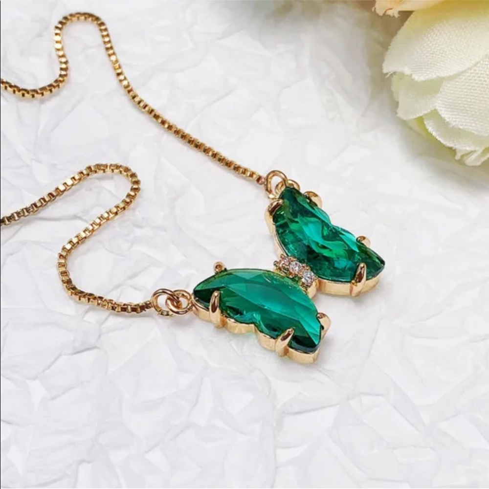 18kt Gold Plated Green Emerald Butterfly Pendant Necklace - Picture 2 of 8